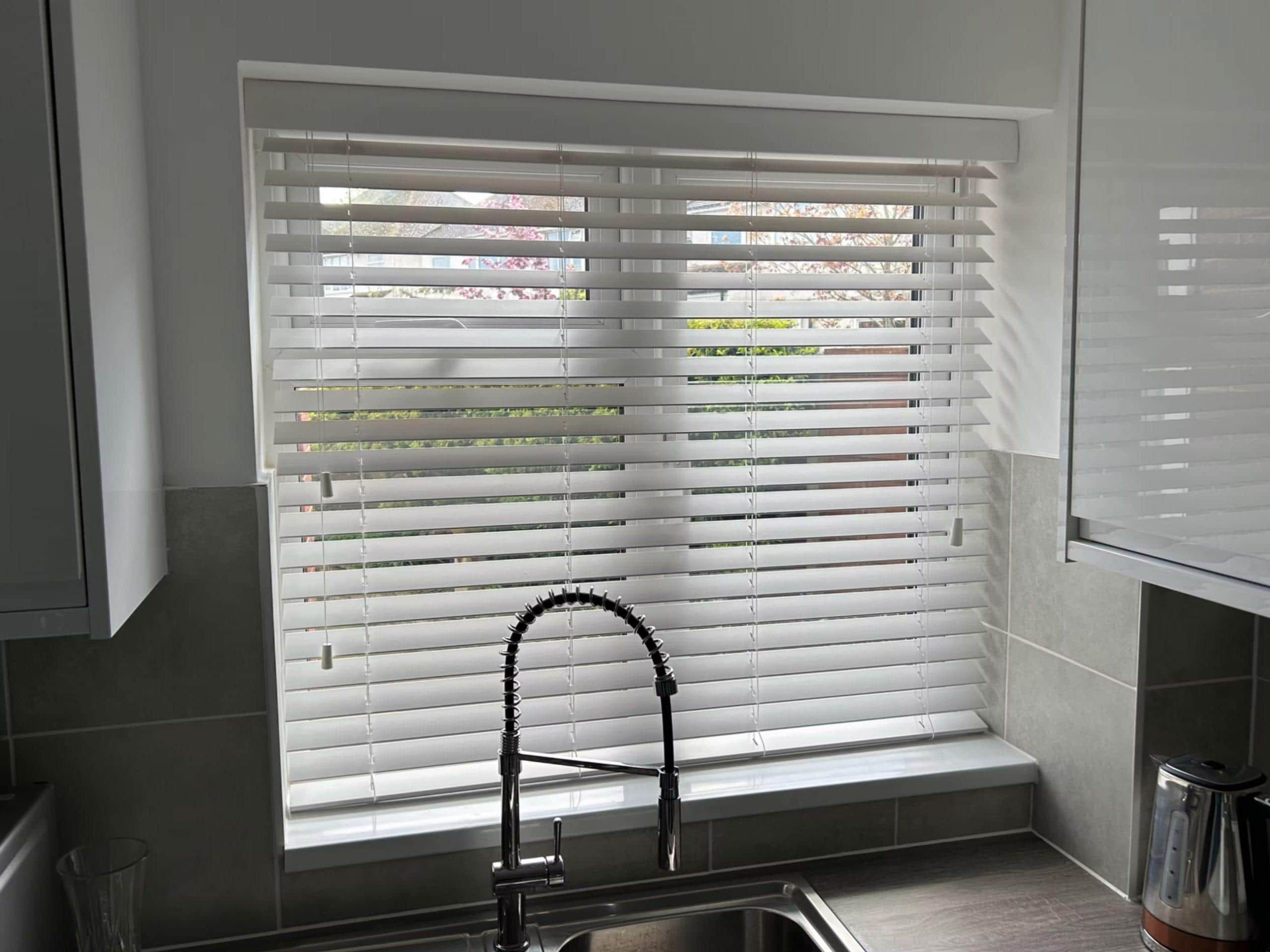 High-Quality Window Blinds for Sun Control and Privacy.